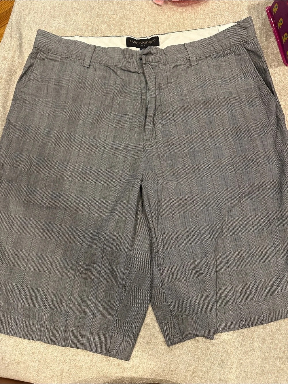 Banana Republic Men's Light Gray Plaid Flat-Front Shorts